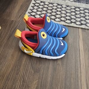 Nike dynamo runners (NEW)